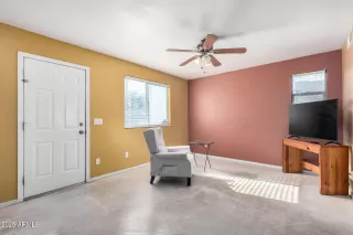 Photo #5: 6954278 Listing