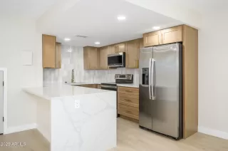 More Details about MLS # 6954432 : 4760 E MORELAND STREET