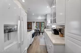 Photo #6: 6954841 Listing 