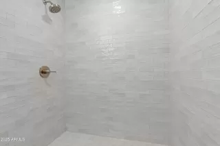 Photo #6: 6954911 Listing 