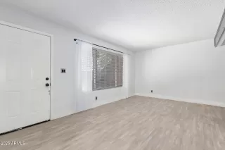 Photo #4: 6955278 Listing