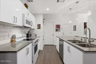 Photo #3: 6955901 Listing