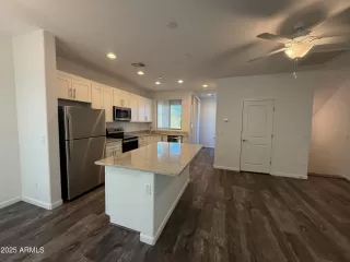 Photo #3: 6955904 Listing