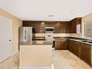 Photo #4: 6955933 Listing