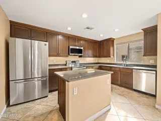 Photo #5: 6955933 Listing