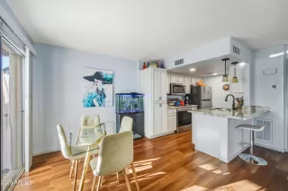 Photo #5: 6955961 Listing 