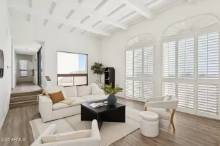 Photo #4: 6956106 Listing