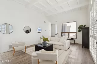 Photo #5: 6956106 Listing