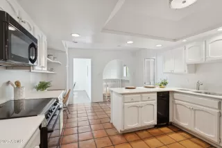 Photo #6: 6956106 Listing