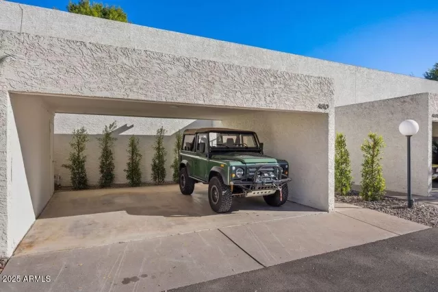 MLS: 6956108 Condo For Sale