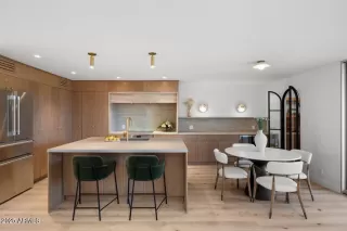 Photo #3: 6956108 Listing 