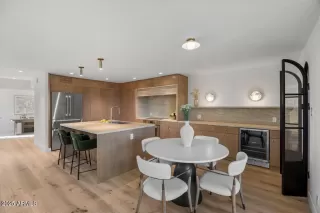 Photo #4: 6956108 Listing 