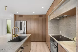 Photo #5: 6956108 Listing 