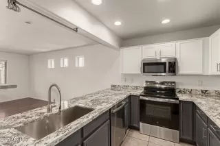 Photo #3: 6956251 Listing