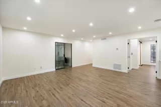 Photo #3: 6956471 Listing