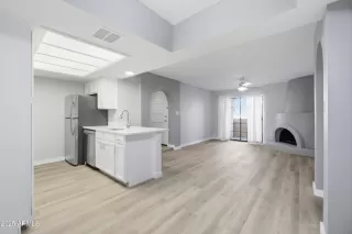 Photo #4: 6956530 Listing