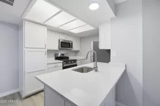 Photo #6: 6956530 Listing