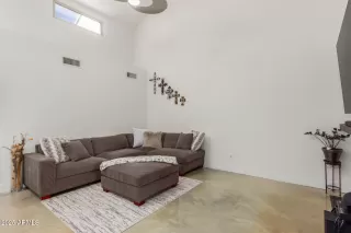 Photo #3: 6956546 Listing