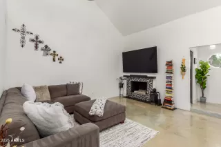 Photo #4: 6956546 Listing