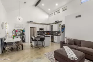 Photo #5: 6956546 Listing