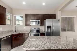 Photo #4: 6956602 Listing