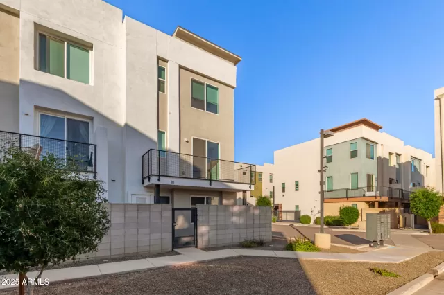 MLS: 6956798 Condo For Sale