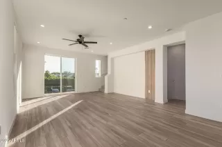 Photo #2: 6956798 Listing