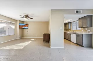 Photo #4: 6956990 Listing