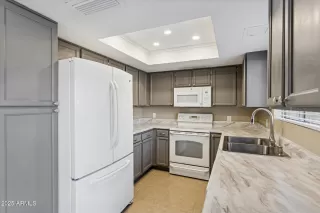 Photo #5: 6956990 Listing