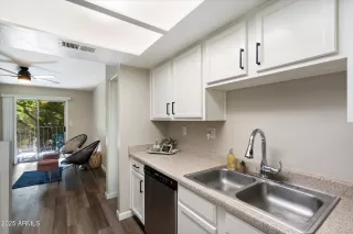 Photo #4: 6957257 Listing