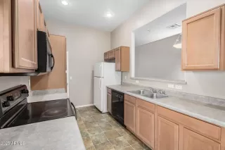 Photo #4: 6957565 Listing