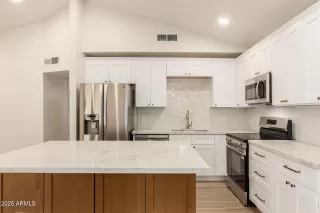 Photo #2: 6957597 Listing