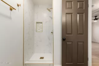 Photo #3: 6957597 Listing