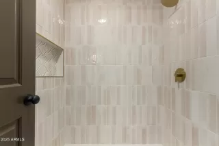 Photo #4: 6957597 Listing