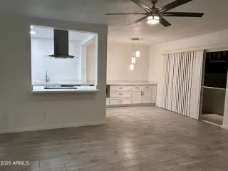 Photo #4: 6957636 Listing