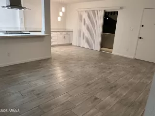 Photo #5: 6957636 Listing