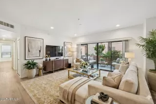 Photo #3: 6957638 Listing