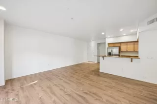 Photo #5: 6957638 Listing