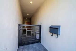 Photo #4: 6957719 Listing