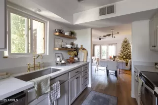 Photo #6: 6957755 Listing