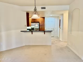 Photo #5: 6958098 Listing