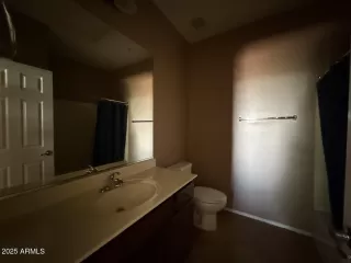 Photo #4: 6958127 Listing