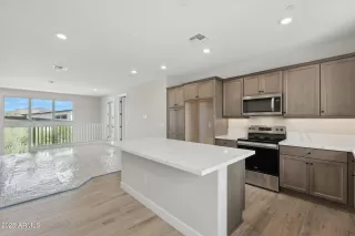 Photo #5: 6958153 Listing