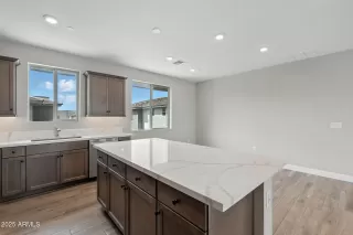 Photo #6: 6958153 Listing