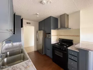 Photo #5: 6958156 Listing