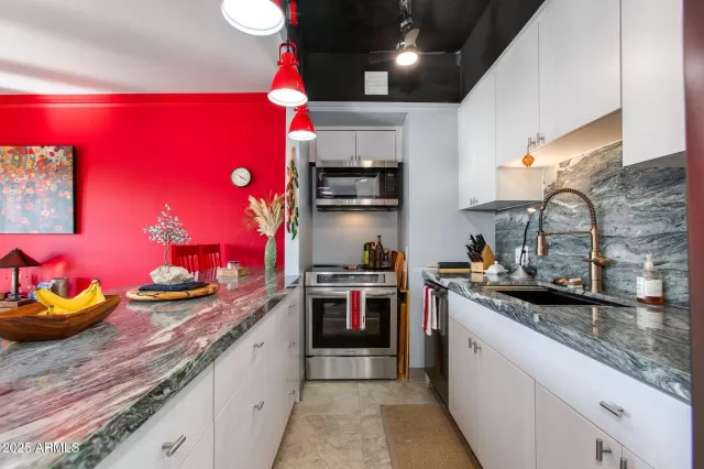 MLS: 6958240 Condo For Sale