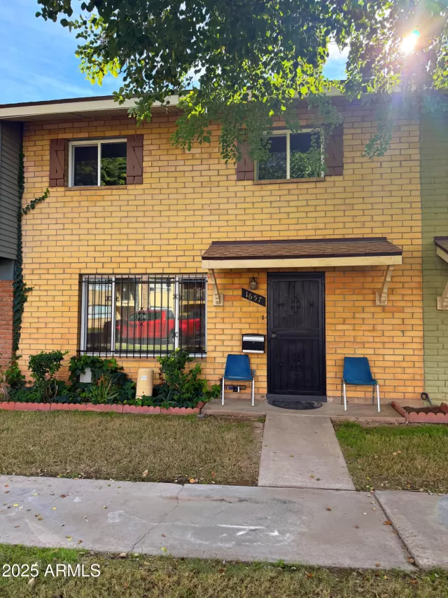 MLS: 6958386 Condo For Sale