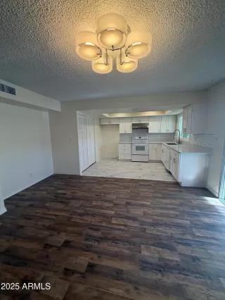 Photo #1: 6958386 Listing 