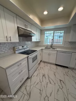 Photo #3: 6958386 Listing 