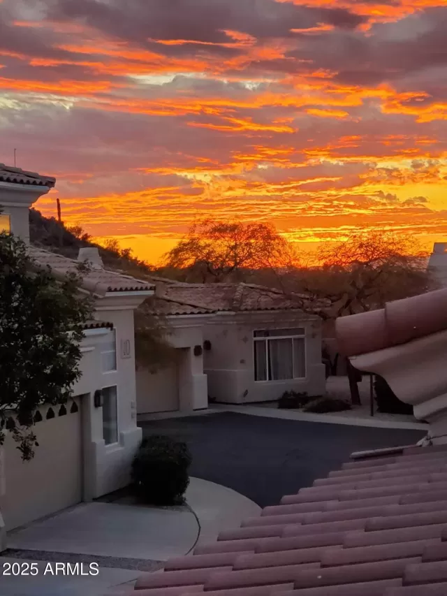 MLS: 6958684 Condo For Sale